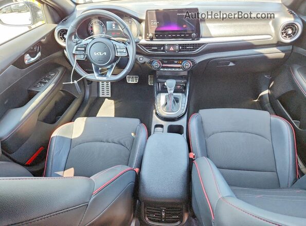 3KPF44AC7RE773115 2024 KIA FORTE Charcoal Dashboard view