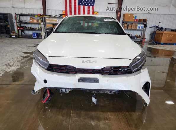 3KPF44AC8PE592392 2023 KIA FORTE White Widok z przodu