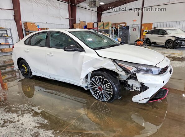 3KPF44AC8PE592392 2023 KIA FORTE White Przód prawy