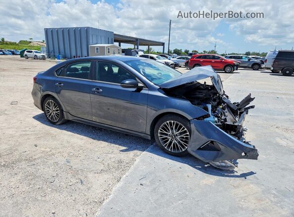 3KPF54AD0NE427424 2022 KIA FORTE Gray Delantero derecho