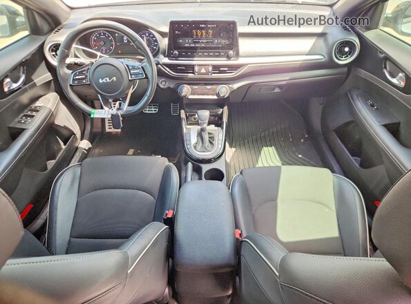 3KPF54AD0NE429478 2022 KIA FORTE Gray Vista del salpicadero