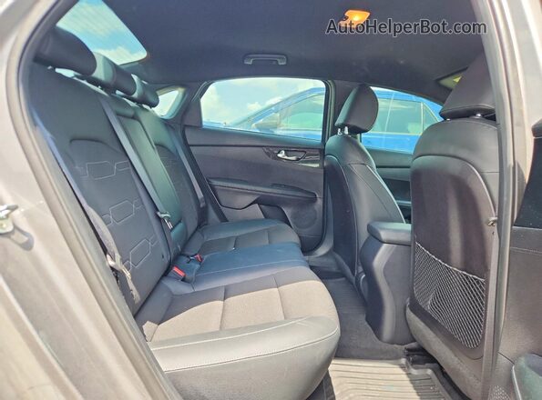 3KPF54AD0NE429478 2022 KIA FORTE Gray Vista de los asientos traseros