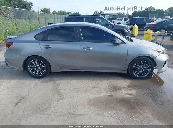 3KPF54AD0PE642465 2023 KIA FORTE Silver Vista interior trasera