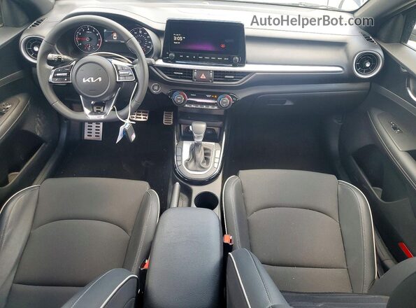 3KPF54AD0PE668385 2023 KIA FORTE Черный Вид панели приборов