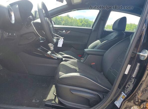 3KPF54AD0PE668385 2023 KIA FORTE Черный Вид салона спереди