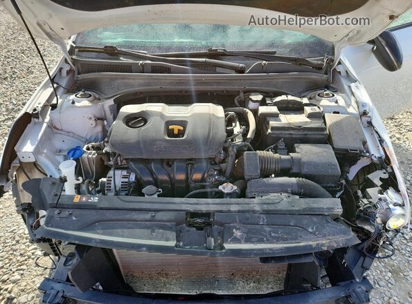 3KPF54AD0RE701128 2024 KIA FORTE White Widok wnętrza z tyłu