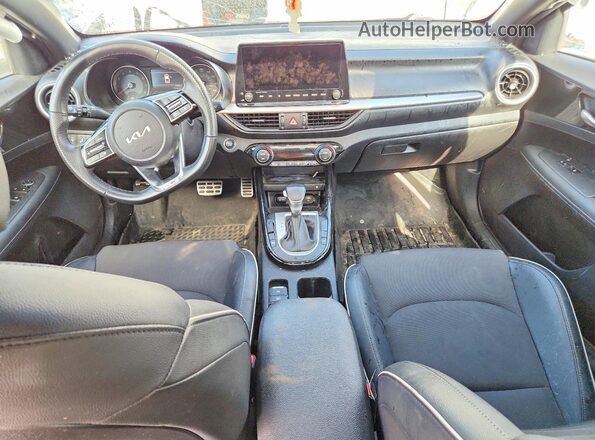 3KPF54AD0RE701128 2024 KIA FORTE White Widok deski rozdzielczej