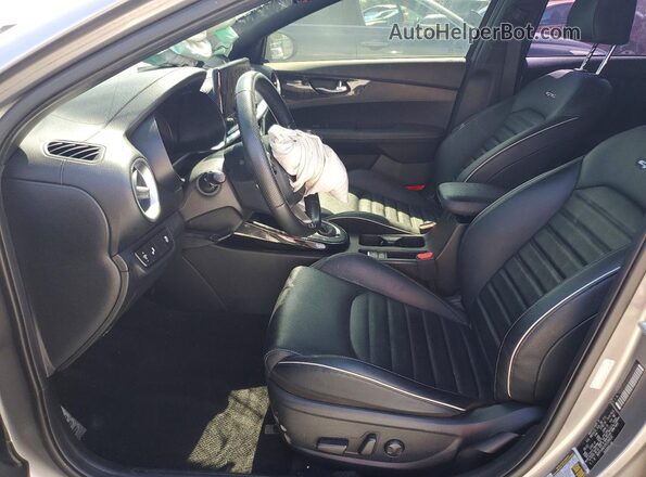 3KPF54AD1PE526658 2023 KIA FORTE Gray Вид салону спереду