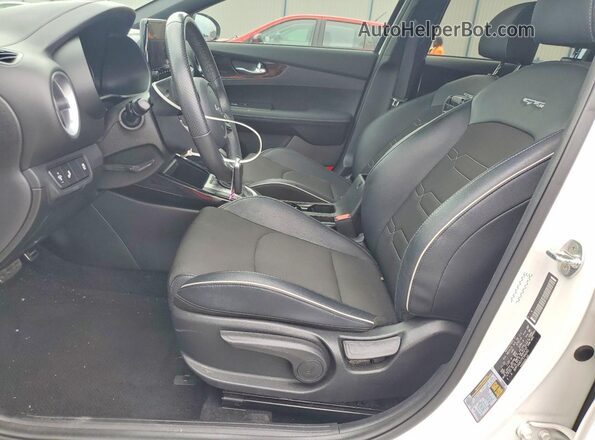 3KPF54AD1PE564245 2023 KIA FORTE White Front interior view