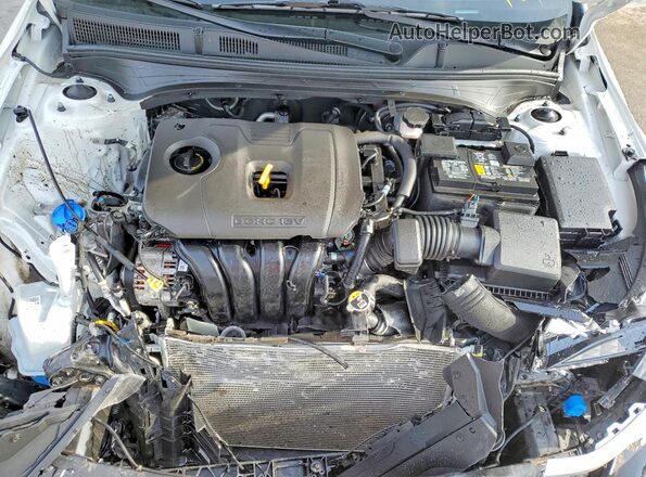 3KPF54AD1PE569784 2023 KIA FORTE White Widok wnętrza z tyłu