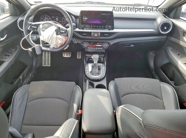 3KPF54AD1PE569784 2023 KIA FORTE White Widok deski rozdzielczej