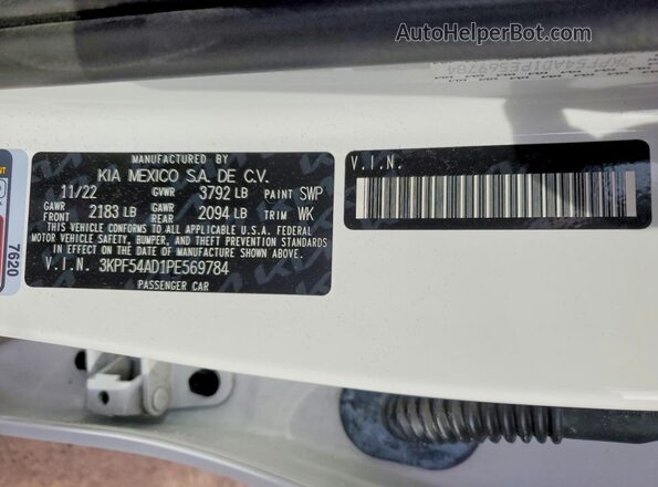 3KPF54AD1PE569784 2023 KIA FORTE White Widok komory silnika