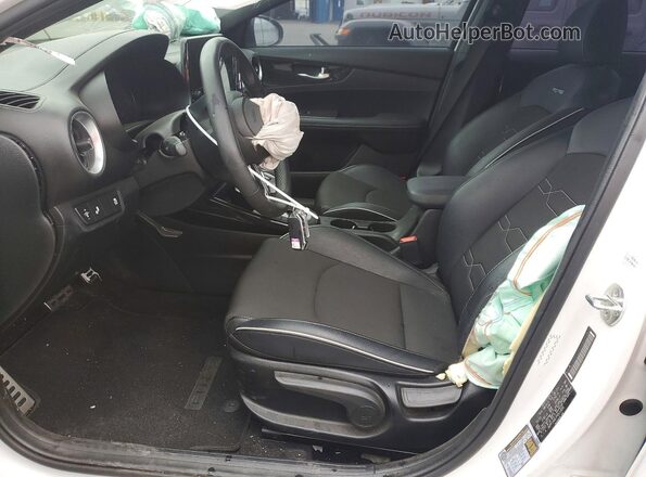 3KPF54AD1PE610608 2023 KIA FORTE White წინა სალონის ხედი
