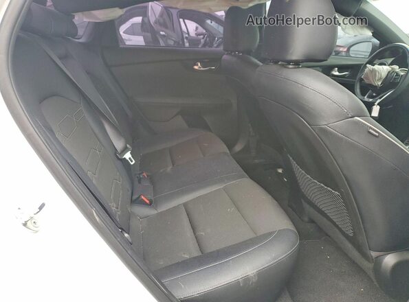 3KPF54AD1PE610608 2023 KIA FORTE White უკანა სავარძლების ხედი
