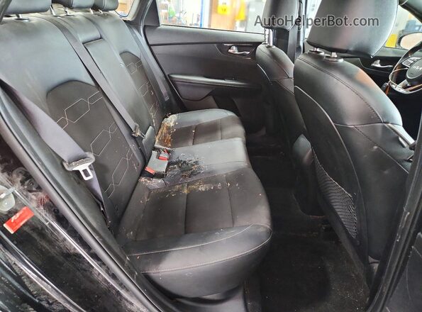 3KPF54AD1PE679332 2023 KIA FORTE Black Vista de los asientos traseros