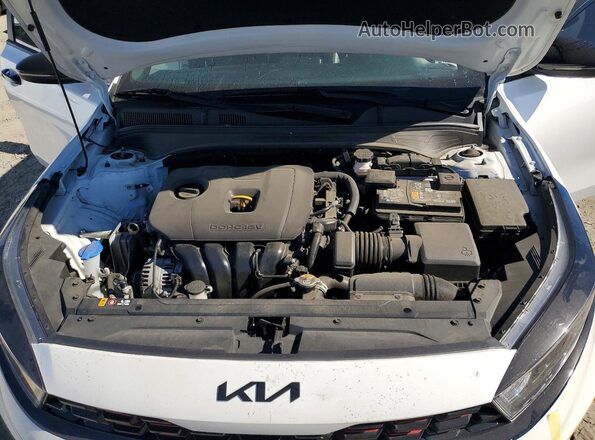 3KPF54AD1RE739449 2024 KIA FORTE White Սալոնի հետևի տեսք