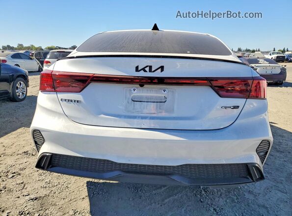 3KPF54AD1RE739449 2024 KIA FORTE White Հետևի տեսք