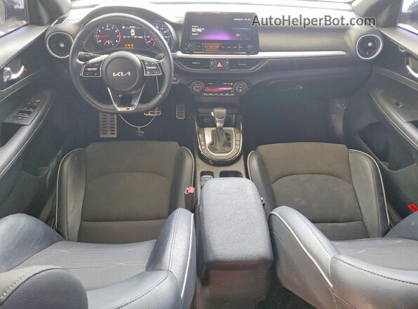 3KPF54AD1RE826283 2024 KIA FORTE Gray Widok deski rozdzielczej