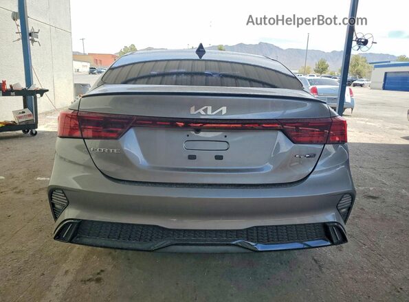 3KPF54AD1RE826283 2024 KIA FORTE Gray Widok z tyłu