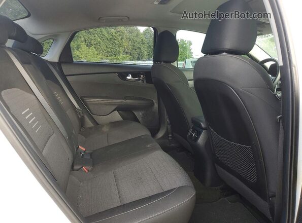 3KPF54AD2ME355639 2021 KIA FORTE Белый Вид задних сидений
