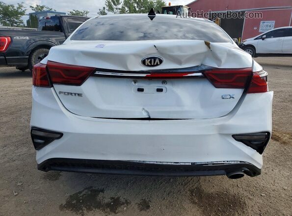 3KPF54AD2ME355639 2021 KIA FORTE Белый Вид сзади