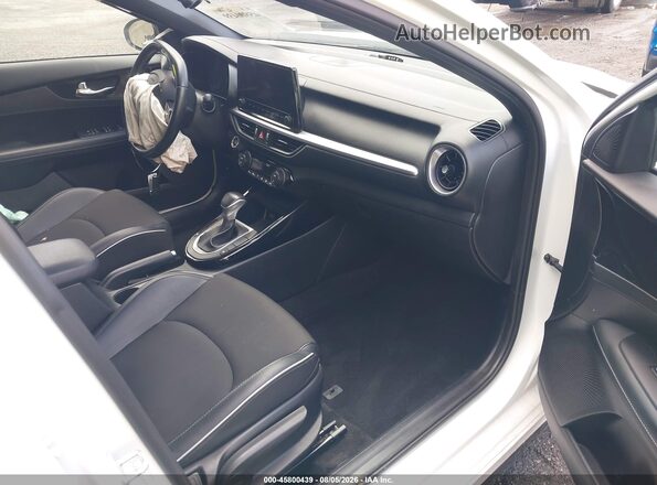 3KPF54AD2NE494042 2022 KIA FORTE White Vista interior delantera