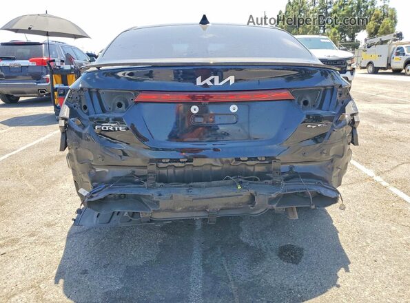 3KPF54AD2PE517662 2023 KIA FORTE Black Widok z tyłu