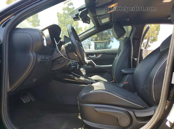 3KPF54AD2PE517662 2023 KIA FORTE Black Widok wnętrza z przodu