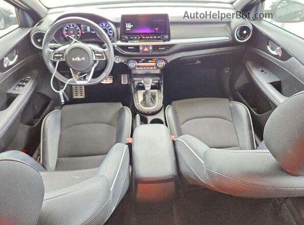 3KPF54AD2PE570698 2023 KIA FORTE Черный Вид панели приборов
