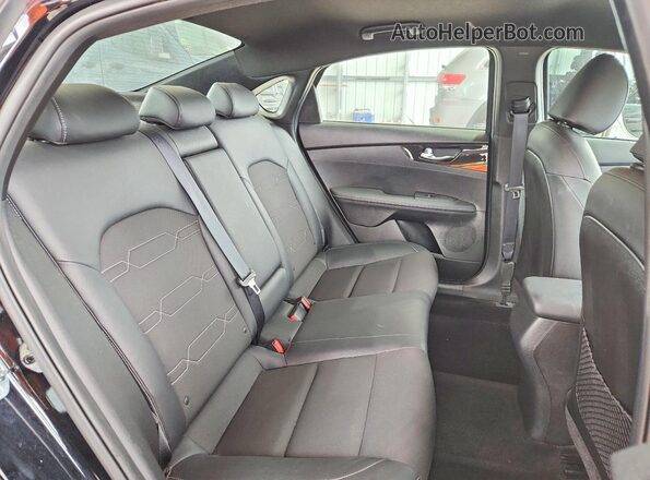 3KPF54AD2PE570698 2023 KIA FORTE Черный Вид задних сидений