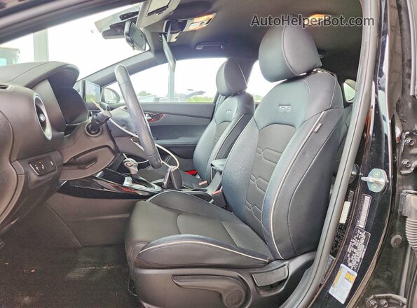3KPF54AD2PE570698 2023 KIA FORTE Черный Вид салона спереди