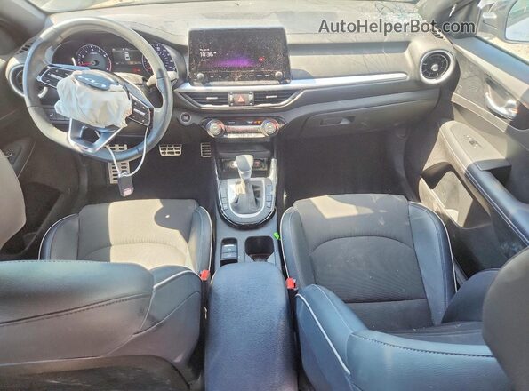 3KPF54AD2PE603649 2023 KIA FORTE White Vista del salpicadero