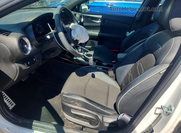 3KPF54AD2PE603649 2023 KIA FORTE White Vista interior delantera