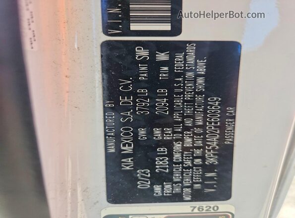 3KPF54AD2PE603649 2023 KIA FORTE White Vista del compartimento del motor