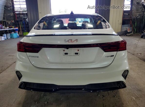 3KPF54AD2PE646663 2023 KIA FORTE White Հետևի տեսք