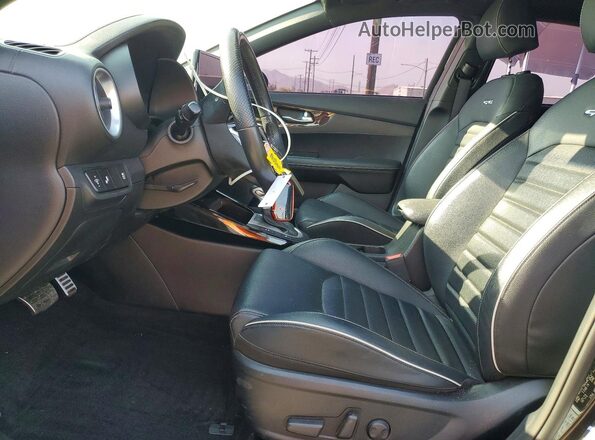 3KPF54AD2PE647845 2023 KIA FORTE Black წინა სალონის ხედი