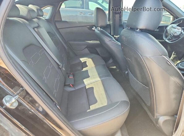 3KPF54AD2RE728718 2024 KIA FORTE Black უკანა სავარძლების ხედი