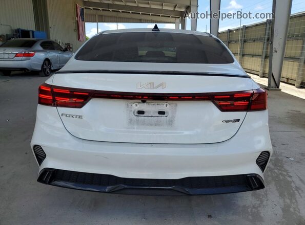 3KPF54AD2RE750105 2024 KIA FORTE White Հետևի տեսք