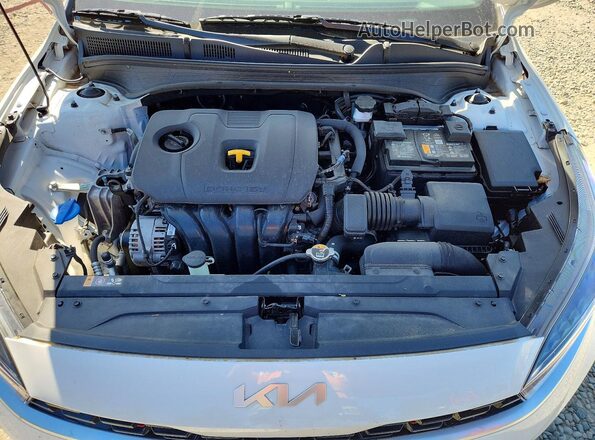 3KPF54AD2RE806690 2024 KIA FORTE White Rear interior view