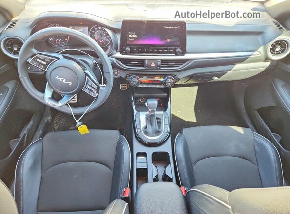 3KPF54AD2RE806690 2024 KIA FORTE White Dashboard view