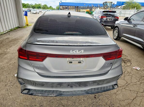 3KPF54AD2RE826602 2024 KIA FORTE Silver Vista trasera