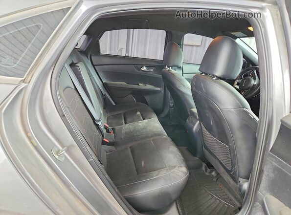 3KPF54AD2RE826602 2024 KIA FORTE Silver Vista de los asientos traseros
