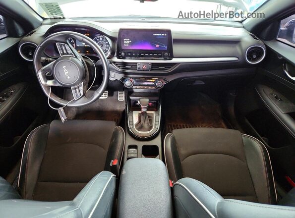 3KPF54AD2RE826602 2024 KIA FORTE Silver Vista del salpicadero