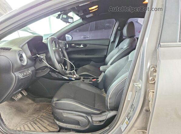 3KPF54AD2RE826602 2024 KIA FORTE Silver Vista interior delantera