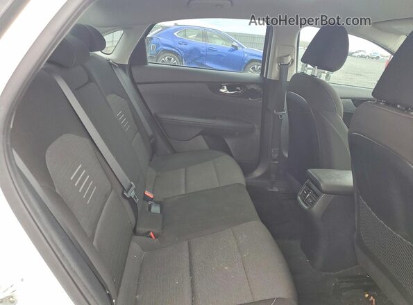 3KPF54AD3LE258271 2020 KIA FORTE White Widok tylnych siedzeń