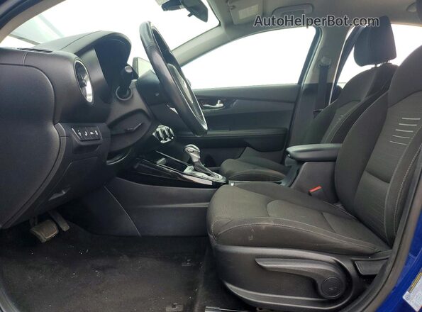 3KPF54AD3ME263441 2021 KIA FORTE Blue Вид салону спереду