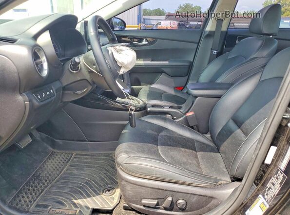 3KPF54AD3ME382865 2021 KIA FORTE Черный Вид салона спереди