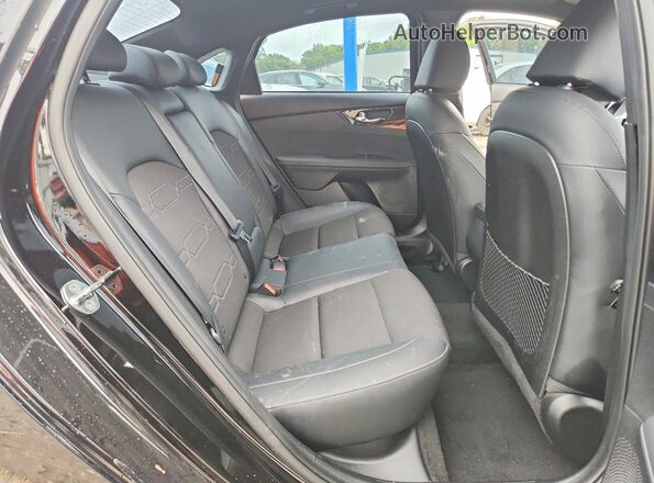 3KPF54AD3PE568507 2023 KIA FORTE Black Widok tylnych siedzeń