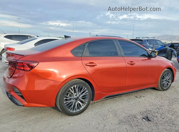 3KPF54AD4NE439995 2022 KIA FORTE Orange Vista del salpicadero