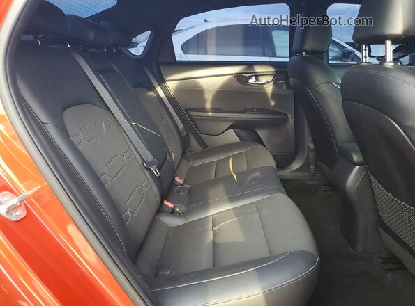 3KPF54AD4NE439995 2022 KIA FORTE Orange 